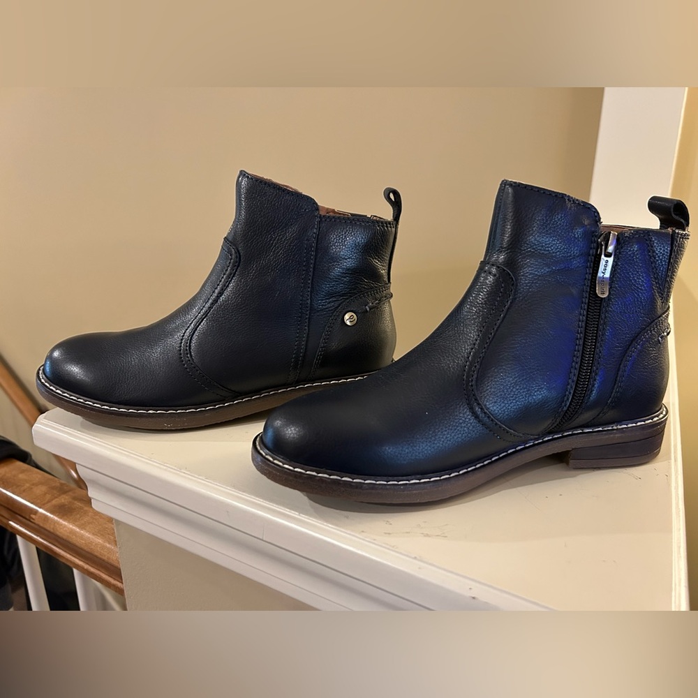 NWT Easy Spirt Juna Navy Boots